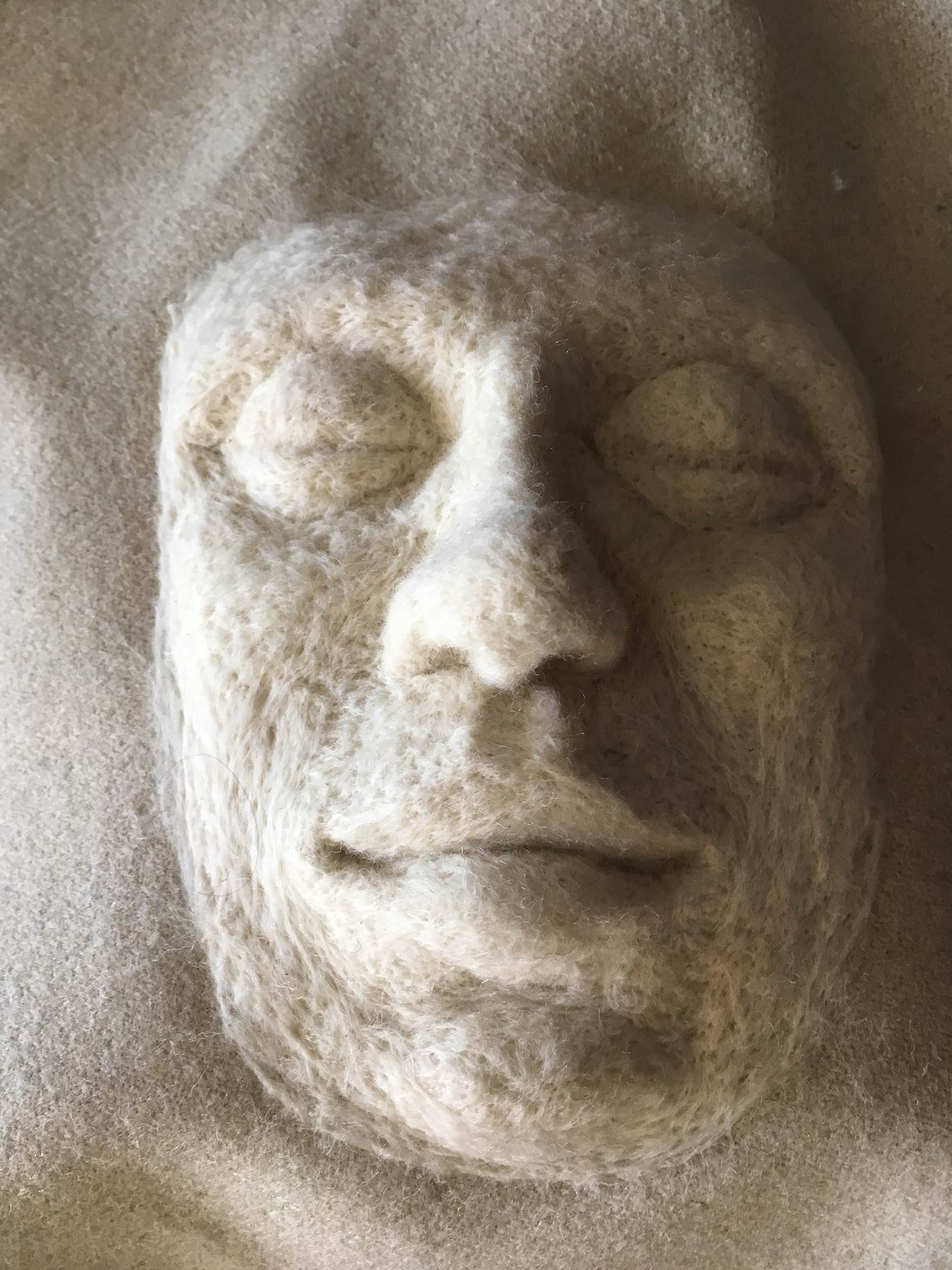 Máscara feltro #4, original   Sculpture par António  Jorge