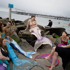 Modern-day mermaids. Coney Island, NYC, original Cuerpo Digital Fotografía de Dimitri Mellos