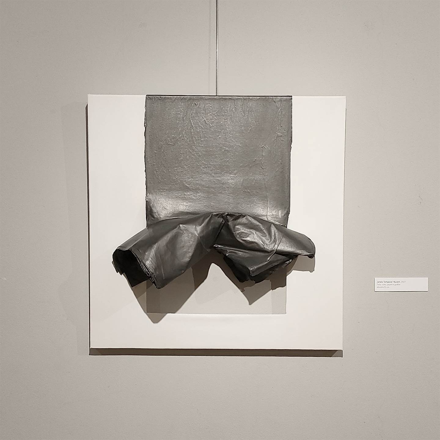 Janela Temporal: Nuvem, original Abstrait Technique mixte Sculpture par Inês  Osório 
